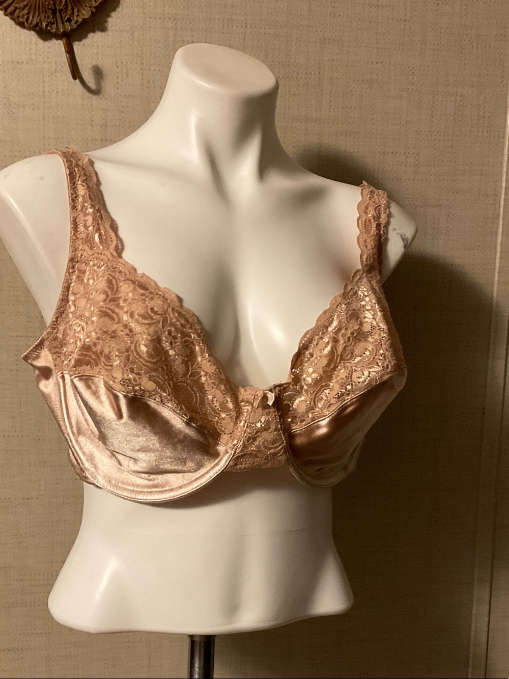 Lace-Trim Satin Underwire Bra in Blush Rose
